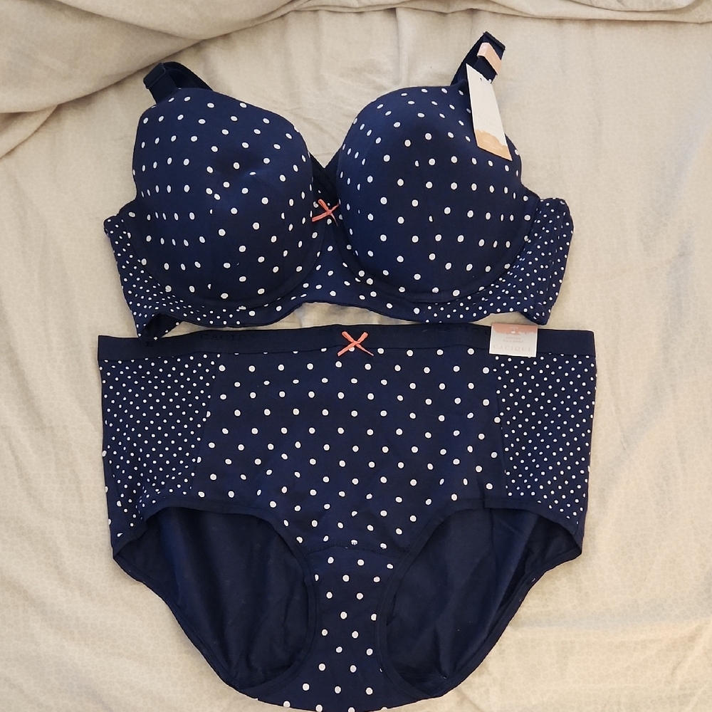 Cacique Navy Blue Polka Dot T Shirt Bra and full brief Set in 40D and 14/16.